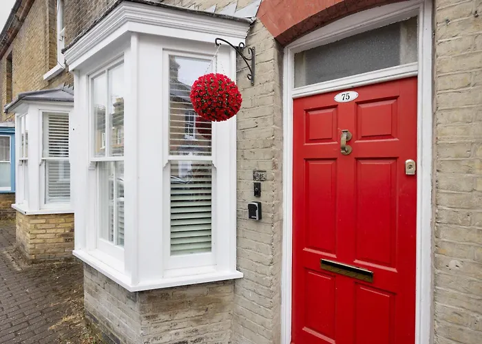 City Centre Luxury House - Garden Oasis, Kingsize Beds