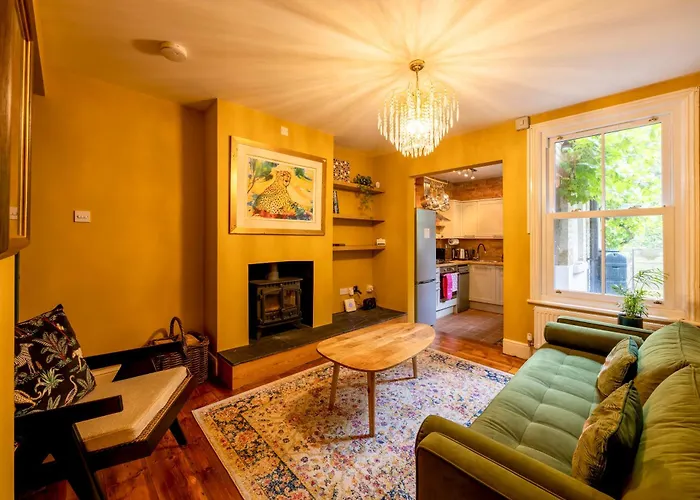 City Centre Luxury House - Garden Oasis, Kingsize Beds
