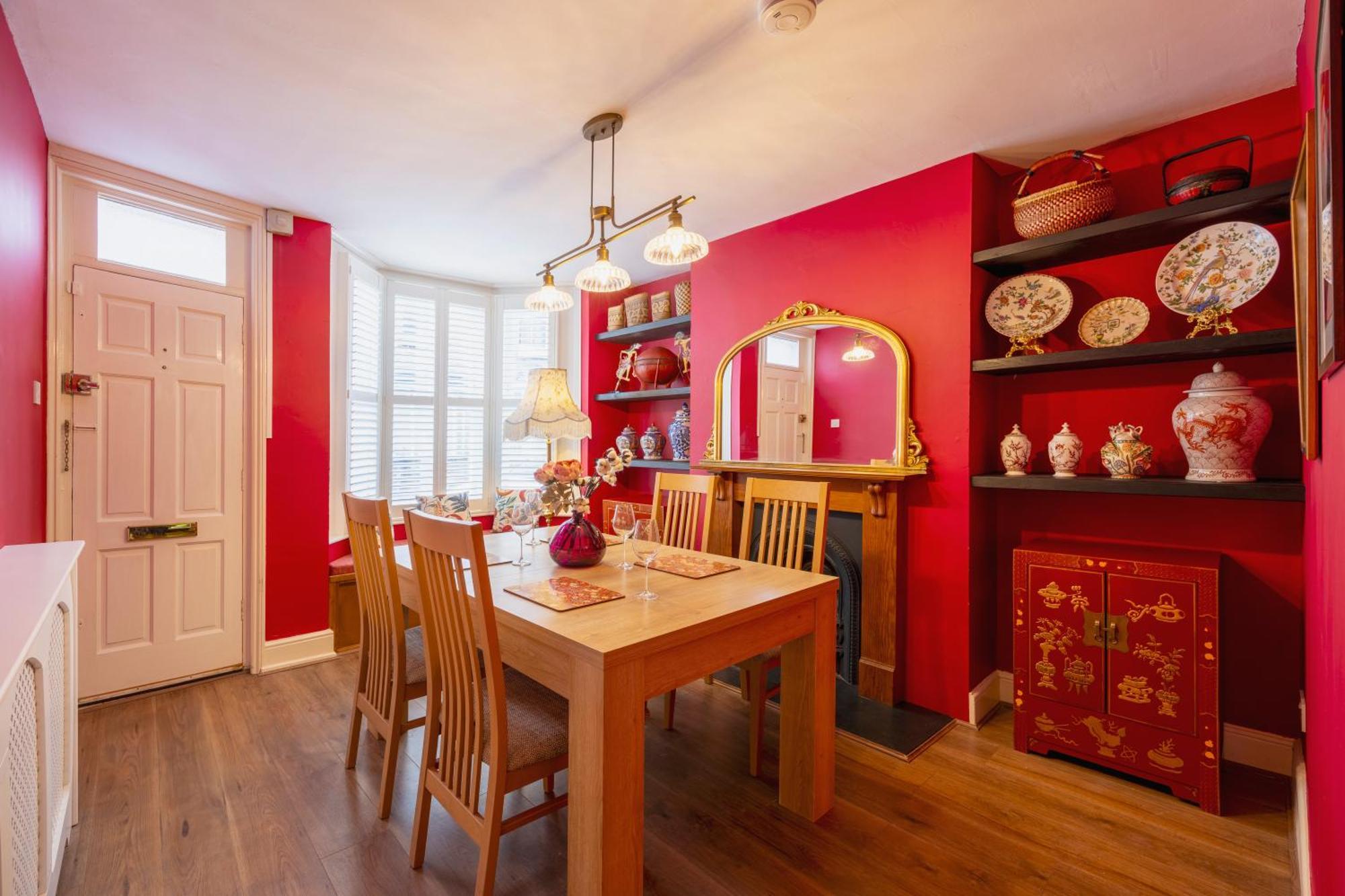 Centre Luxury House - Garden Oasis, Kingsize Beds Holiday home *