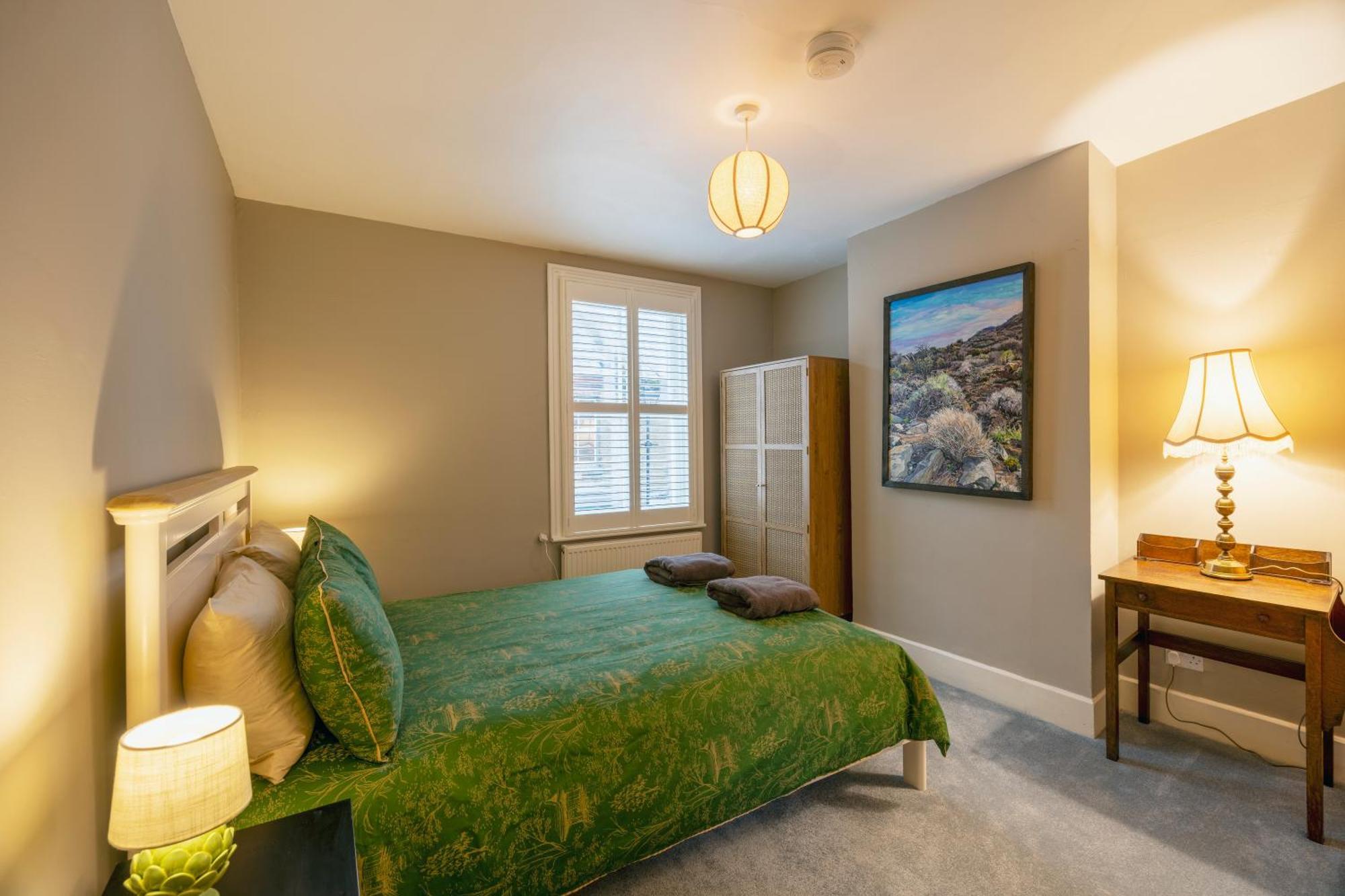 Centre Luxury House - Garden Oasis, Kingsize Beds *