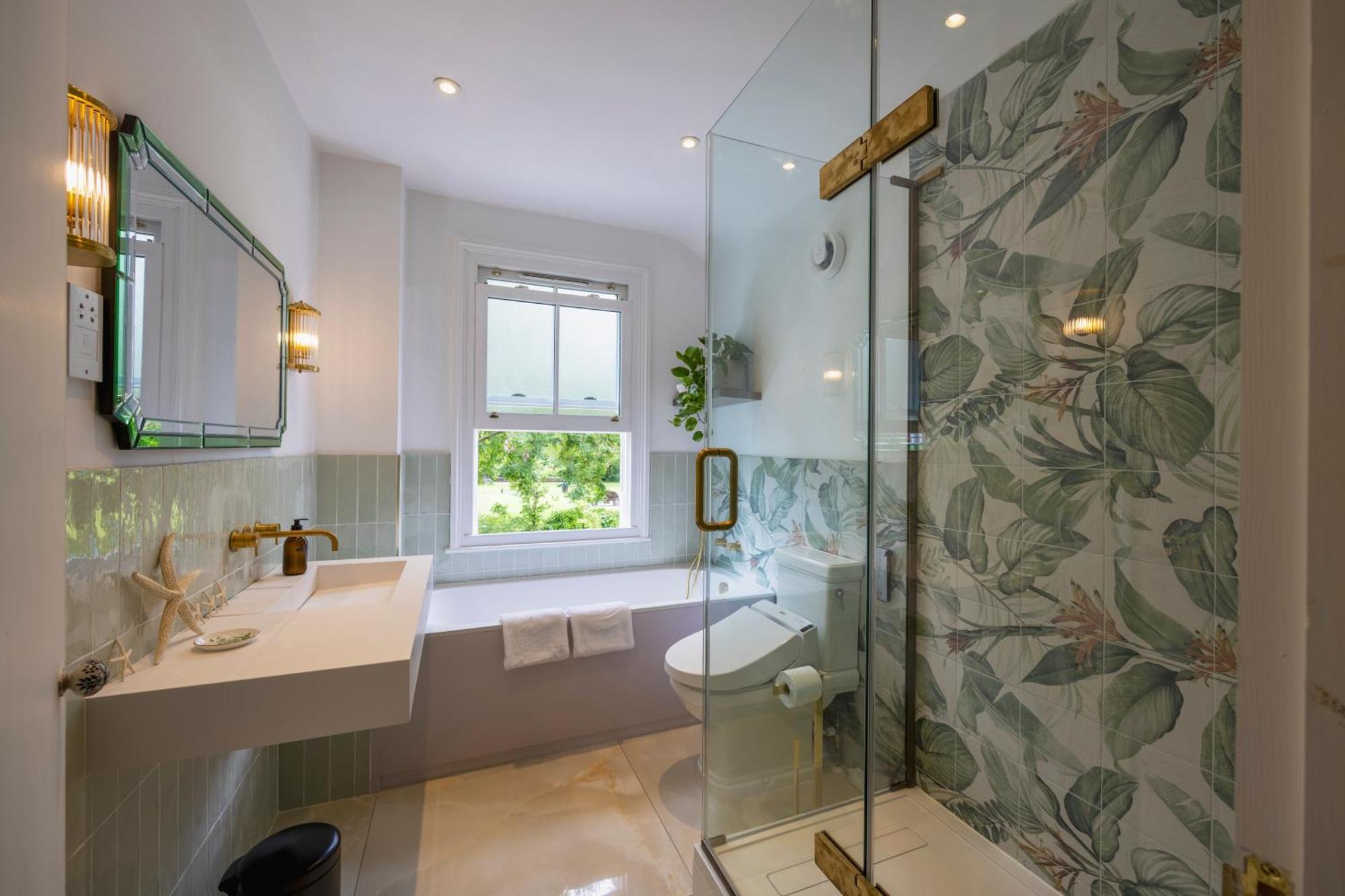 Holiday home Centre Luxury House - Garden Oasis, Kingsize Beds *